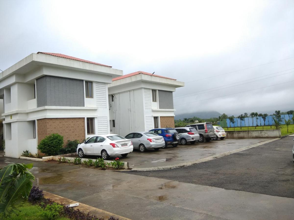 Parishreya Holiday Home Lonavala Kültér fotó